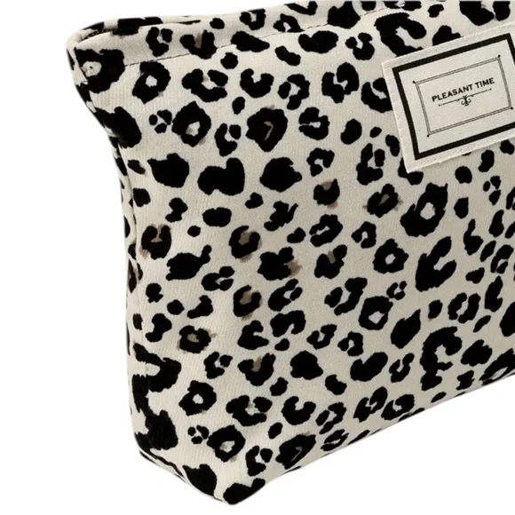 Creamy White Leopard Cosmetics Bag - Picture 3 of 4